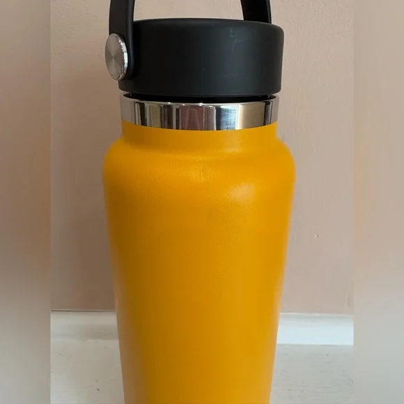 Hydro Flask 32 oz. Wide Mouth Bottle with Flex Cap Starfish Yellow Color - Picture 3 of 5